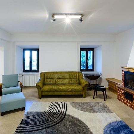 Guest House Zerjal Podnanos Eksteriør bilde