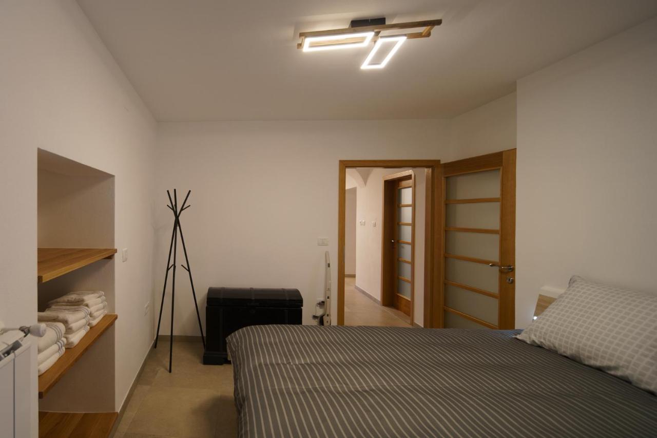 Guest House Zerjal Podnanos Eksteriør bilde