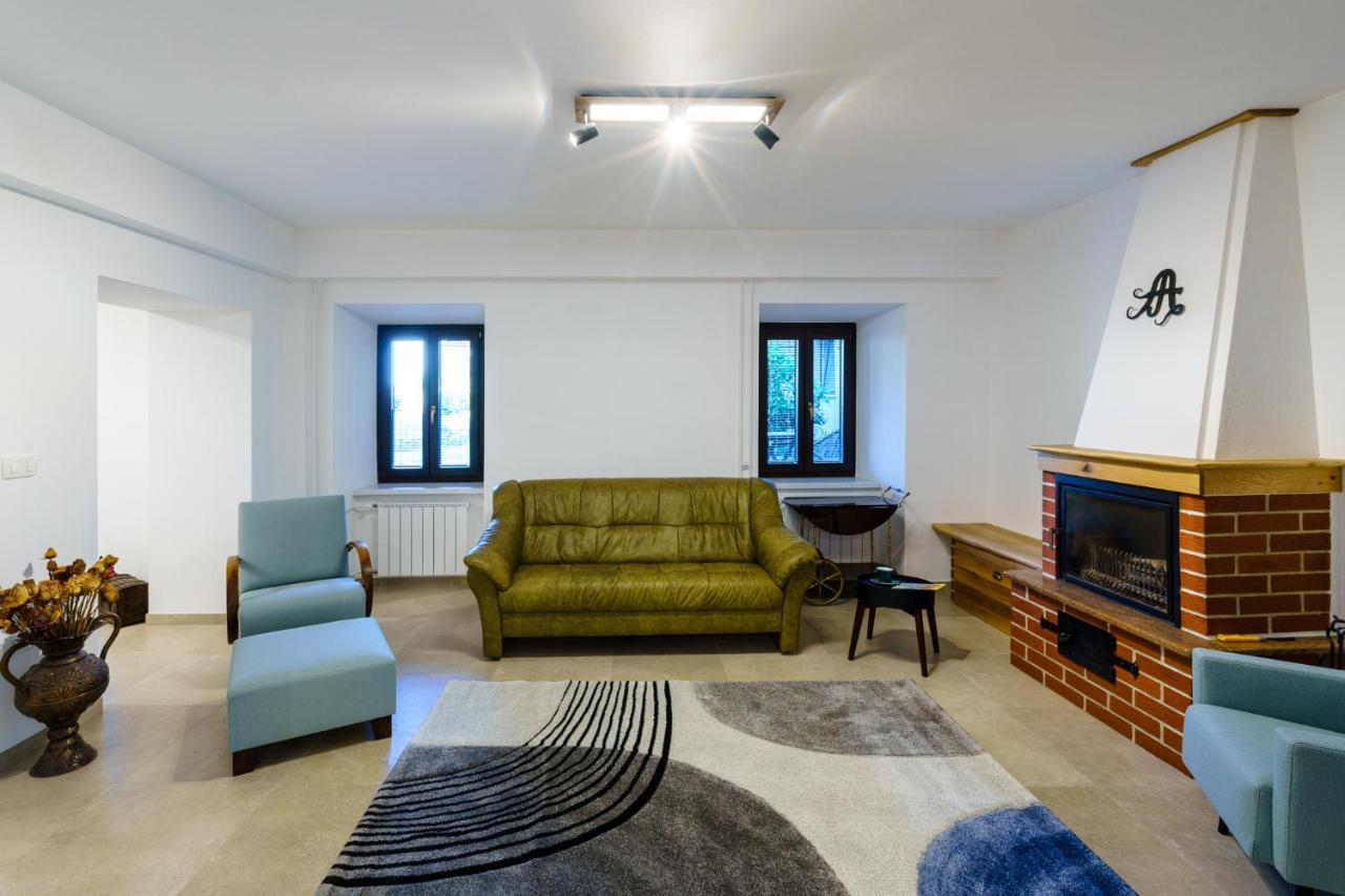 Guest House Zerjal Podnanos Eksteriør bilde